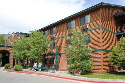 Point Inn & Suites 001